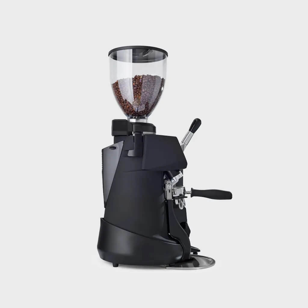 Młynek do kawy OD z wbudowanym tamperem dynamometrycznym - czarny, prawy bok Młynek do kawy na żądanie z wbudowanym tamperem dynamometrycznym w kolorze czarnym - prawy bok