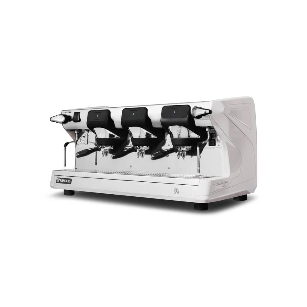 Ekspres 3-grupowy do kawy Classe 7 S - bialy, przód, lewy bok Ekspres trzygrupowy do kawy Classe 7 S w kolorze białym - przód, lewy bok