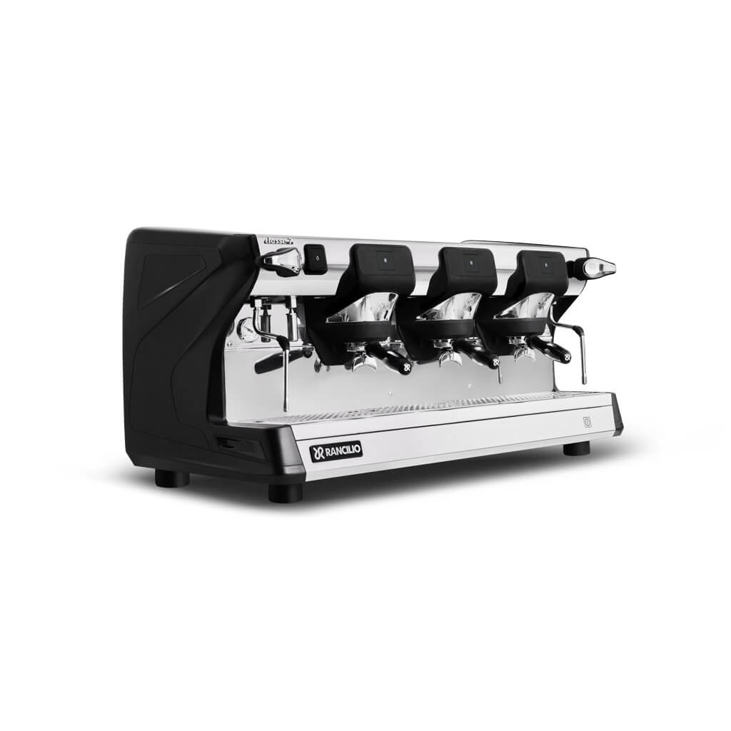 Ekspres 3-grupowy do kawy Classe 7 S - czarny, przód, prawy bok Ekspres trzygrupowy do kawy Classe 7 S w kolorze czarnym - przód, prawy bok