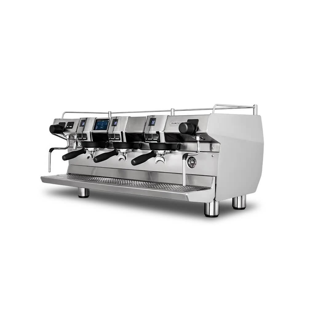 Ekspres trzygrupowy do kawy Invicta w wykończeniu ze stali nierdzewnej - przód, lewy bok