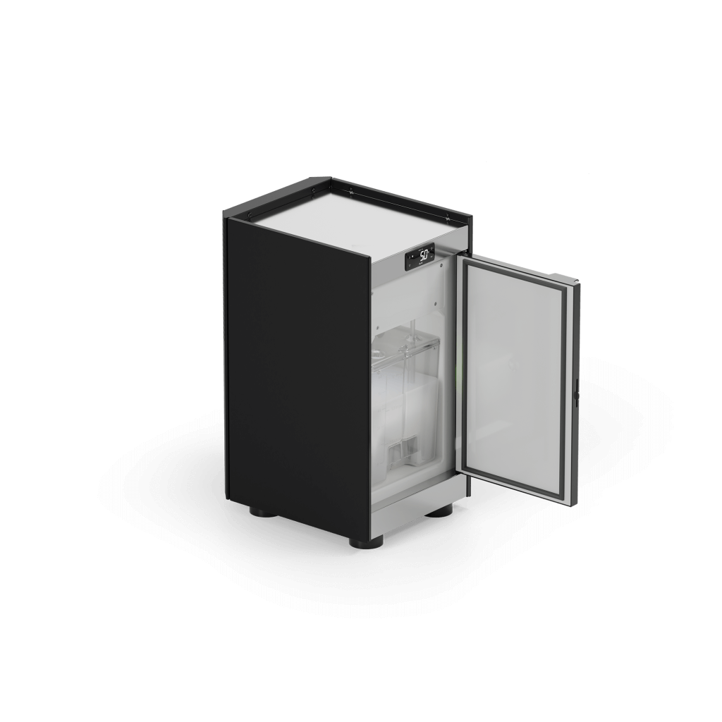 Lodówka na mleko MK6 z otwartymi drzwiami - przód, prawy bok