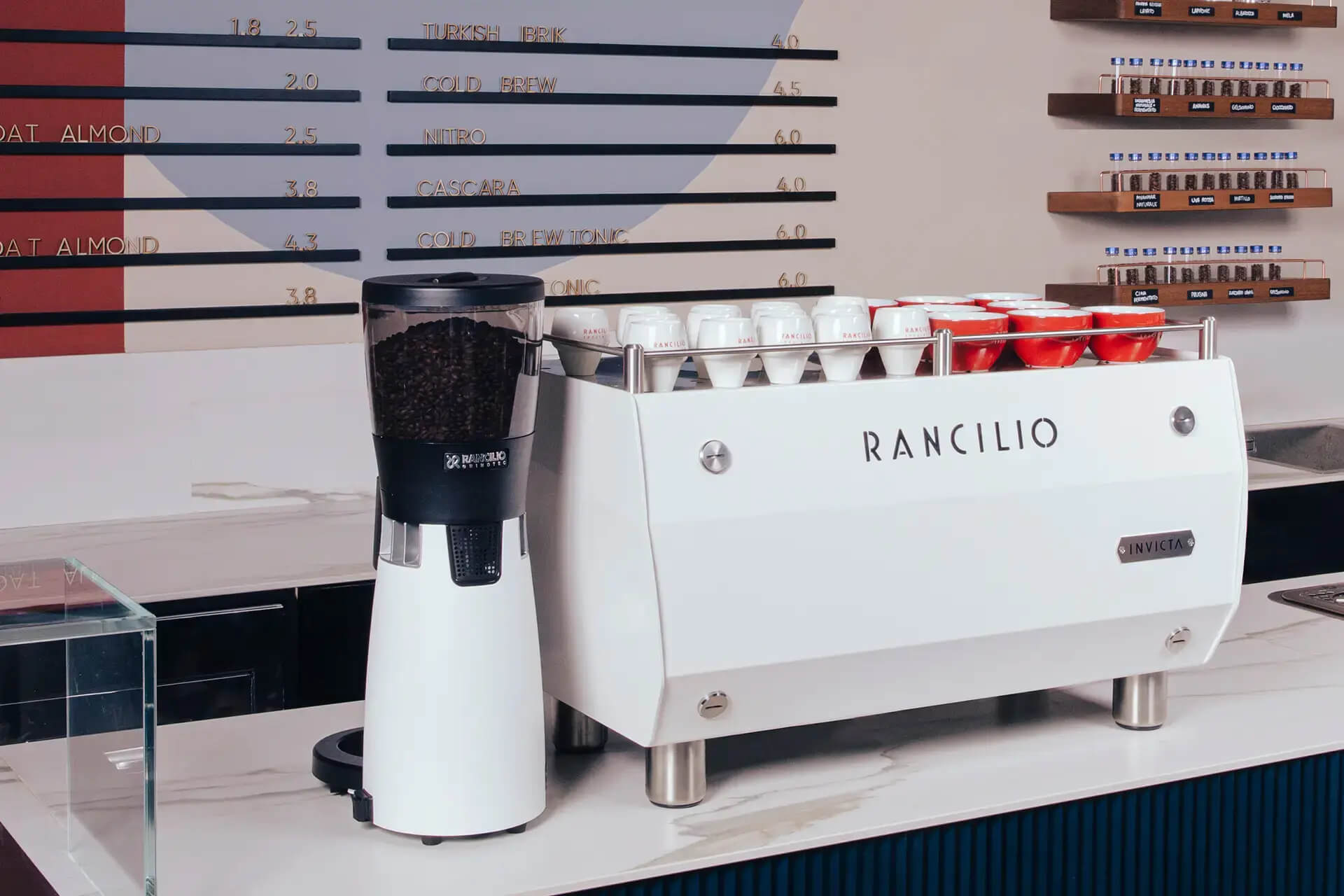 Tradycyjne ekspresy do kawy i profesjonalne młynki